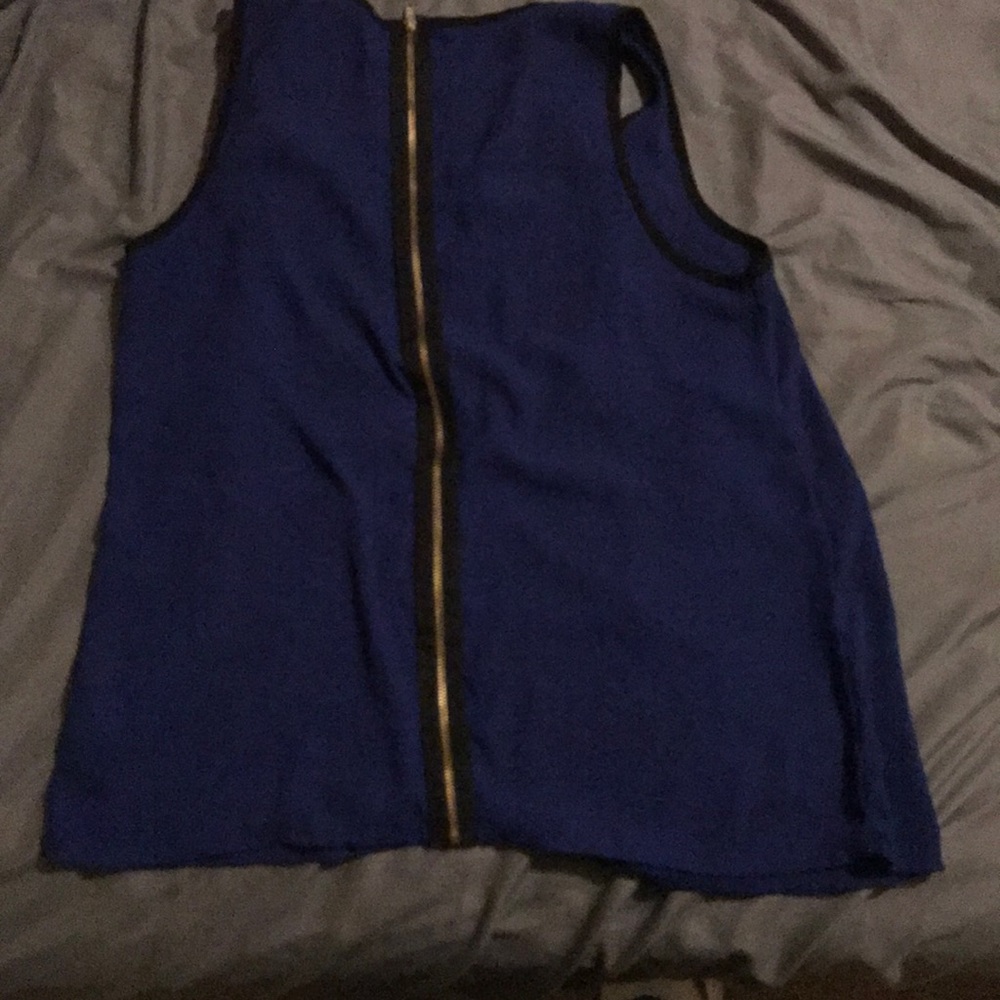 Cute sleeveless top! - Picture 2 of 2